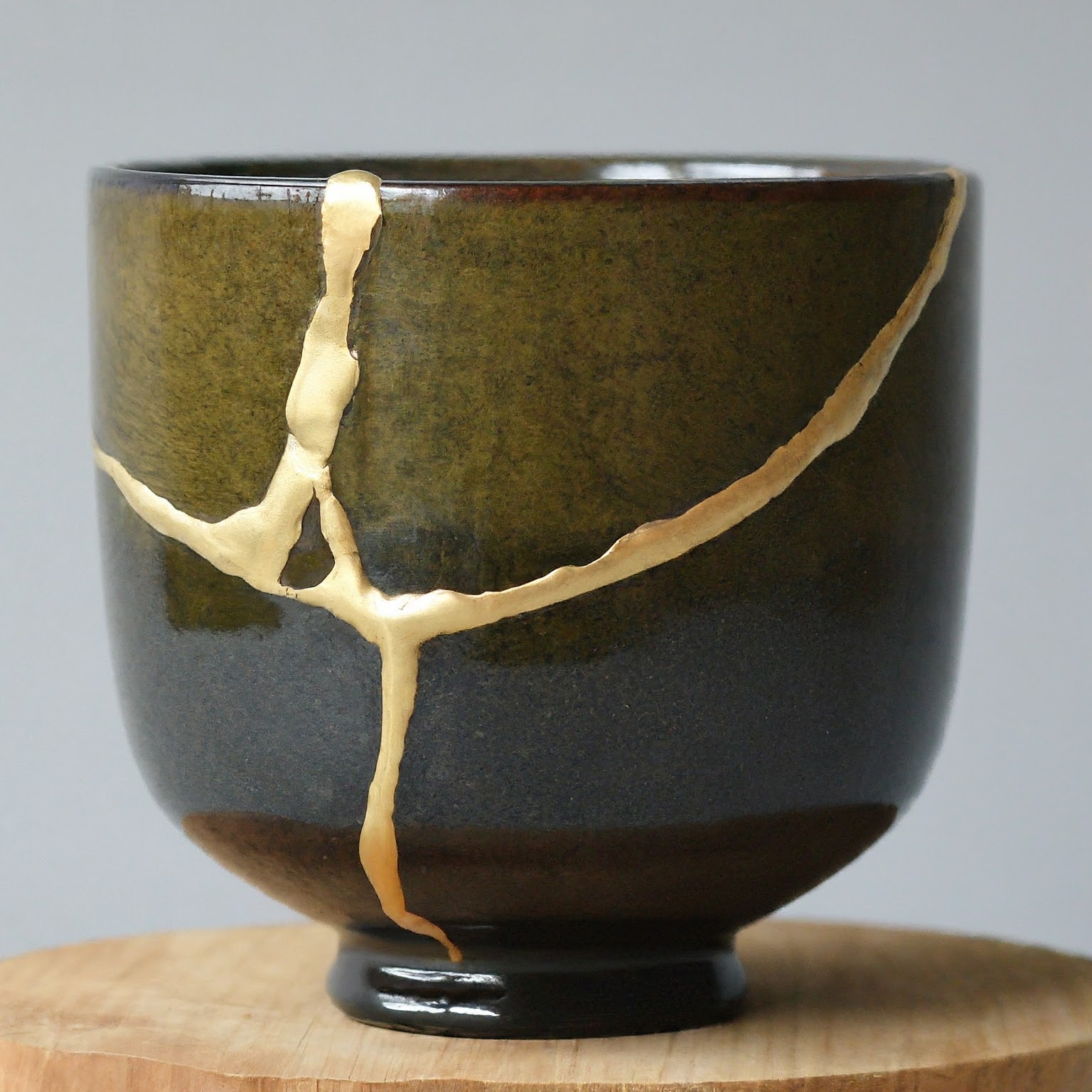 kintsugi vase